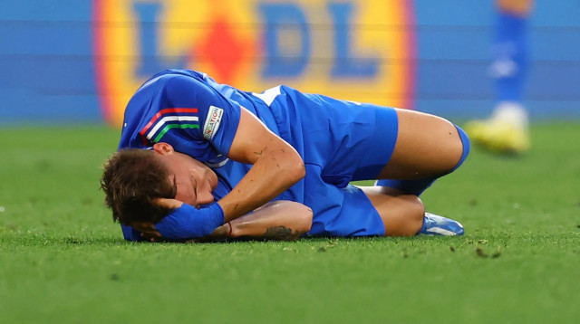 מתאו רטגי שחקן נבחרת איטליה פצוע (צילום: רויטרס)