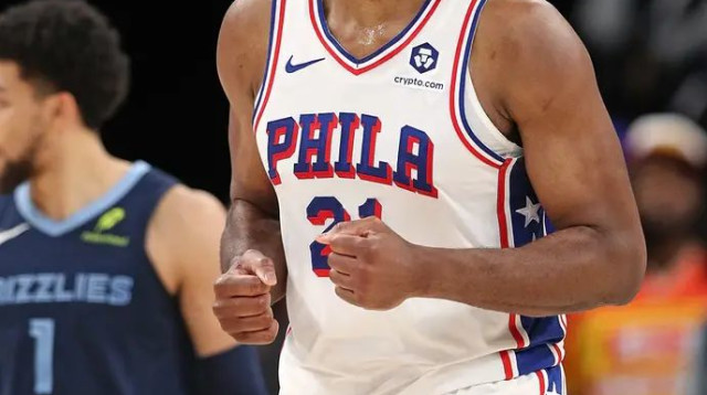 כלום לא מסתדר לסיקסרס. אמביד הלילה (צילום: GettyImages, Justin Ford)