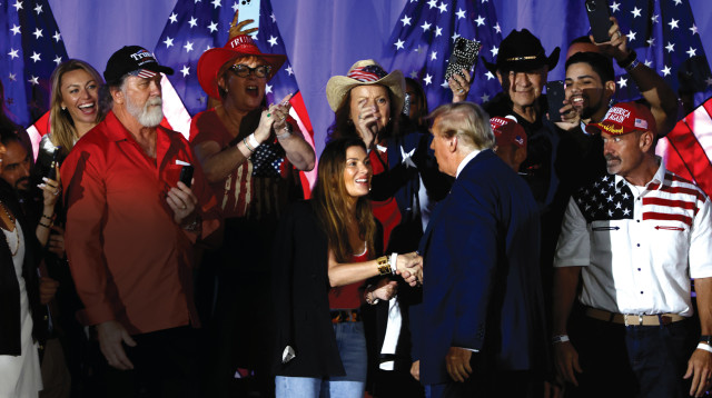 טראמפ משתתף בעצרת ביום הולדתו (צילום: רויטרס)