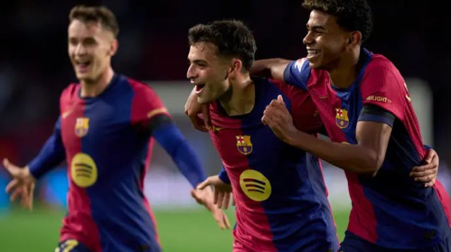 "מישהו שינה אותו הקיץ". פדרי חוגג לצד ימאל (צילום: GettyImages, Pedro Salado)