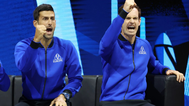 נובאק ג'וקוביץ' טניסאי סרבי לצד אנדי מארי (צילום: GettyImages)