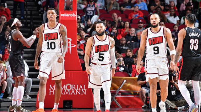 שחקני יוסטון רוקטס פרד ואן וליט, דילון ברוקס, ג'בארי סמית' ג'וניוק (צילום: Logan Riely)