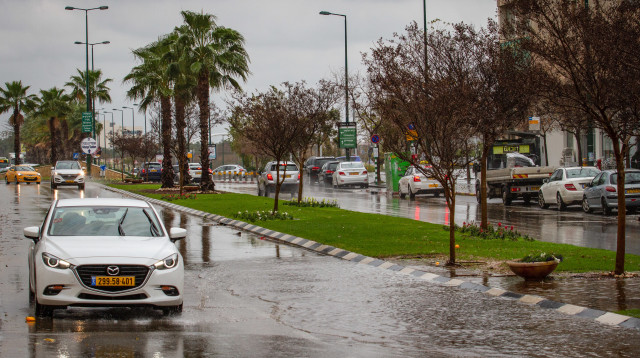 מזג אוויר גשום, הצפה (צילום: פלאש 90)