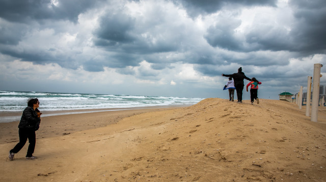 מזג אוויר חורפי, מעונן (צילום: יוסי אלוני, פלאש 90)