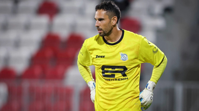 שוער בני ריינה גד עמוס (צילום: מאור אלקסלסי)