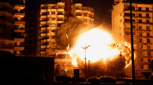 תקיפה בביירות (צילום: REUTERS/Adnan Abidi)