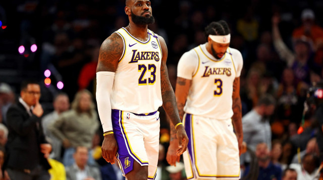 שחקני לוס אנג'לס לייקרס לברון ג'יימס, אנתוני דייויס (צילום: רויטרס)