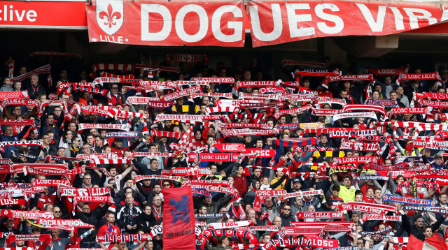 אוהדי ליל (צילום: רויטרס)