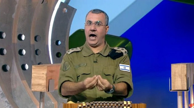 אביחי אדרעי בארץ נהדרת (צילום: צילום מסך, קשת 12)