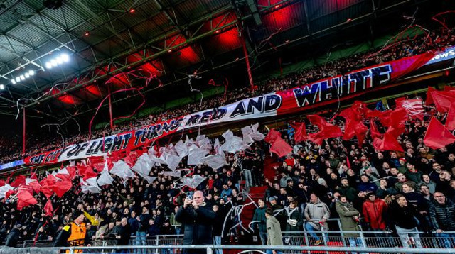 אוהדי פ.ס.וו איינדהובן – מוזמנים להגיע לישראל לסדנת עידוד (צילום: NurPhoto / Contributor)