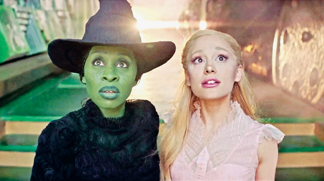 "מרשעת" - תוצאות המשחק נהדרות. סינתיה אריבו מצוינת כאלפבה, וכך גם אריאנה גרנדה כגלינדה (צילום: טוליפ מדיה )