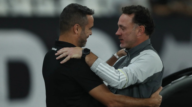 גבריאל מיליטו מאמן אתלטיקו מיניירו עם ארתור ז'ורז'ה מאמן בוטאפוגו (צילום: GettyImages, Wagner Meier)