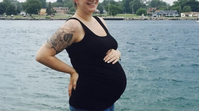 אריאל טיילור, בת 33, הייתה פונדקאית 5 פעמים (צילום: אינסטגרם)