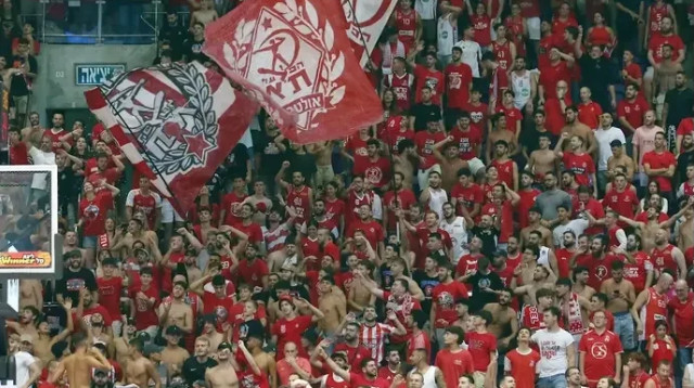 אוהדים הפועל אושיסקין ת"א (צילום: אודי ציטיאט)