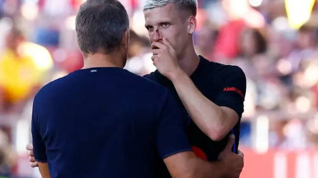 כבש ונפצע. דני אולמו עם האנזי פליק (צילום: רויטרס)