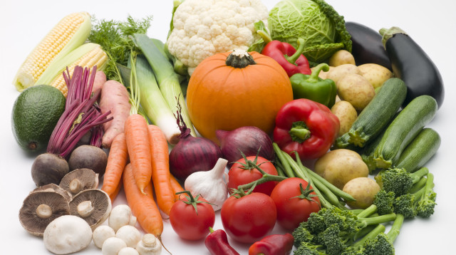 מה הקשר בין הצבעים של הירקות לויטמינים? (צילום: אינגאימג')