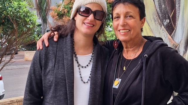 שרה אדמשטיין ואפרת לוי (צילום: דוברות עיריית נתניה)