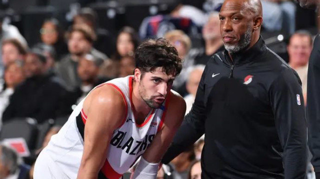 ממשיך לספק את הסחורה. אבדיה לצד צ'ונסי בילאפס (צילום: GettyImages, Juan Ocampo/NBAE)