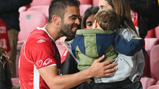 מיגל ויטור עם אשתו טניה והילד (צילום: ברני ארדוב)