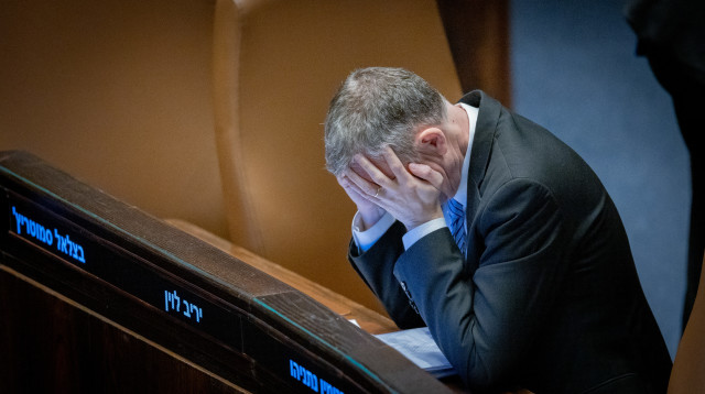 יריב לוין לאחר נפילת ההצבעה (צילום: חיים גולדברג, פלאש 90)