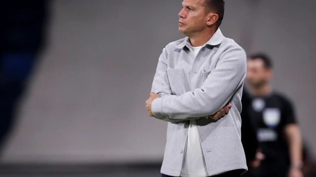 ברק בכר מאמן מכבי חיפה מאוכזב (צילום: מאור אלקסלסי)