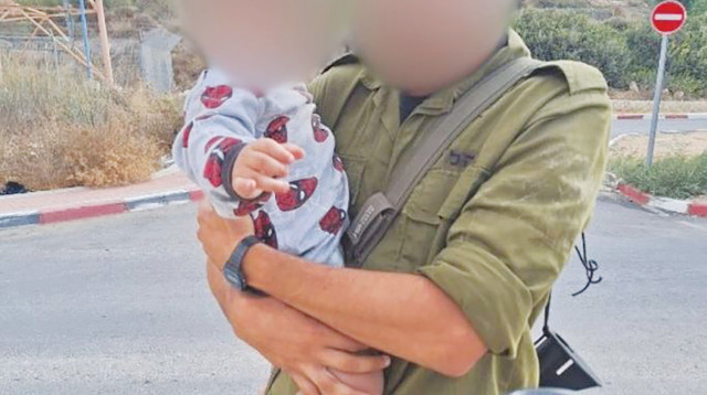 דור (שם בדוי) ובנו (צילום: אלבום פרטי)