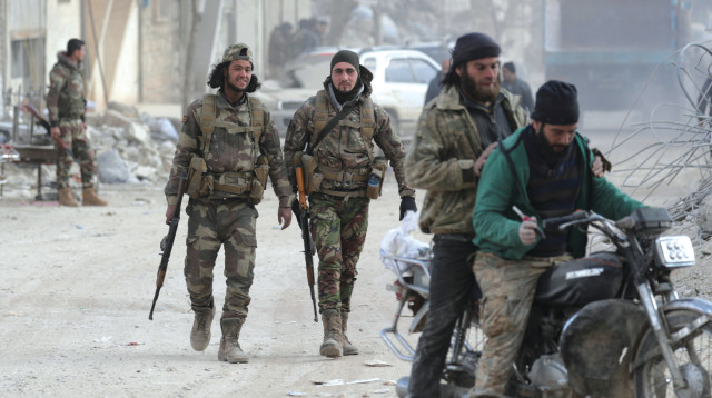 מורדים ברחובות ג'אנדריס בסוריה, דצמבר 2024 (צילום: רויטרס)