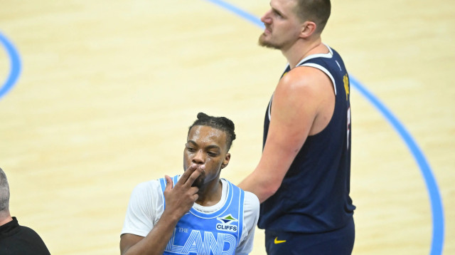 דריוס גרלנד שחקן קליבלנד חוגג, גניקולה יוקיץ' מנדבר מאוכזב (צילום: רויטרס)