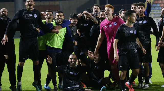 שחקני עירוני מודיעין חוגגים (צילום: אודי ציטיאט)