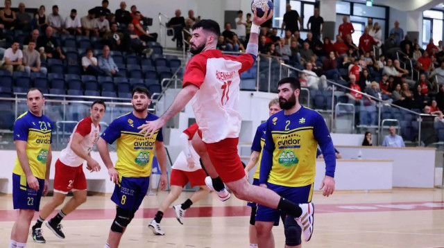 תומר בודנהיימר שחקן הפועל ראשון לציון (צילום: אתר רשמי, הדר ואן קולא, איגוד הכדוריד)