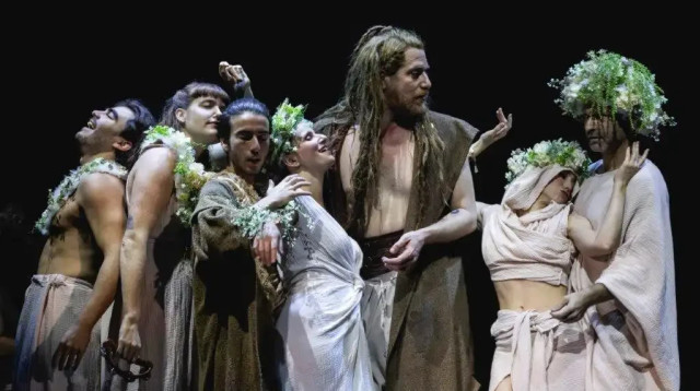 הצד הצורני והחיצוני מופלא, אבל לגבי התוכן לא היה מזיק כאן עוד ליטוש (צילום: מתוך אתר תיאטרון גשר)