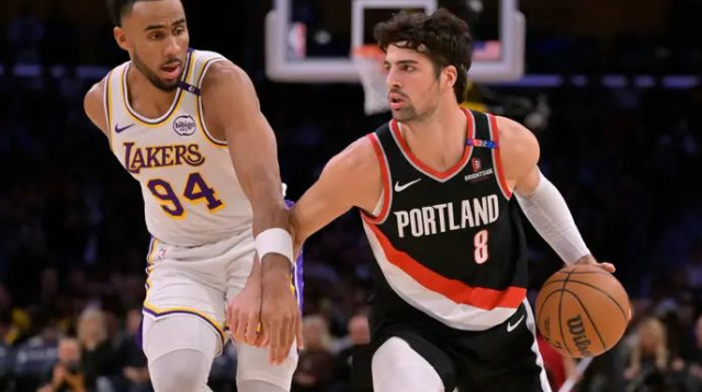 עושה הכל נכון, אז למה הקרדיט מוגבל? אבדיה הלילה (צילום: רויטרס)