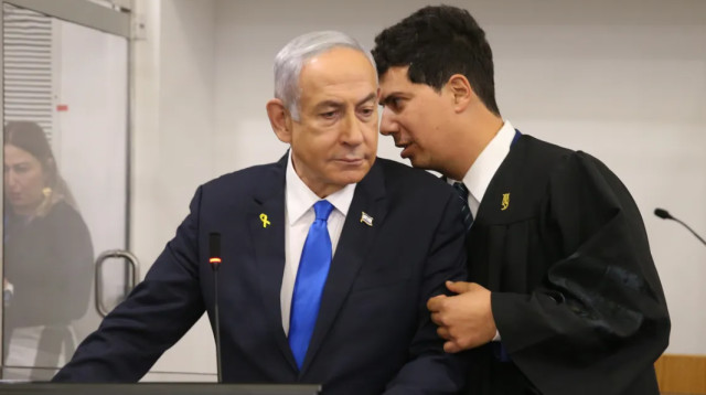 מה לוחש עמית חדד לנתניהו? (צילום: עמית שאבי)