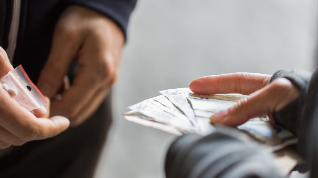 עסקת סמים, אילוסטרציה (צילום: אינגאימג')