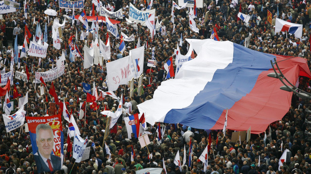 מחאות בסרביה (צילום: רויטרס)