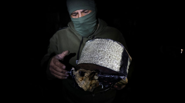 פשיטת המורדים הסורים על מפעל הקפטגון (צילום: רויטרס)