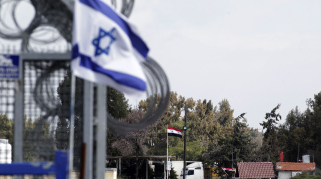 דגל ישראל ודגל סוריה (צילום: REUTERS/Baz Ratner )