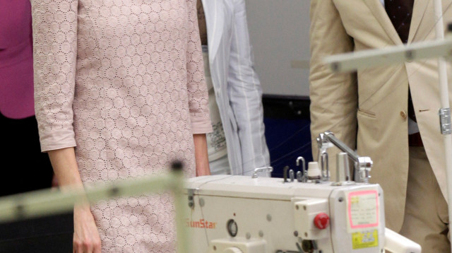 יצחק אנדיק ליד מלכת ספרד, לטיסיה (צילום: רויטרס)