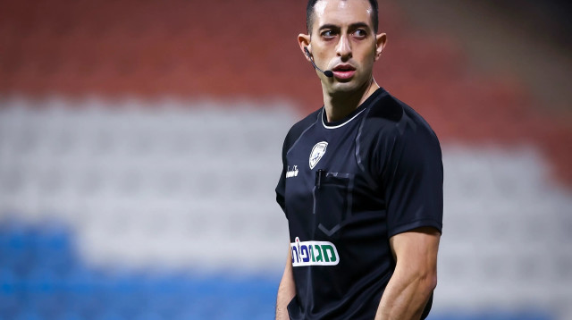 אביעד שילוח שופט כדורגל (צילום: מאור אלקסלסי)