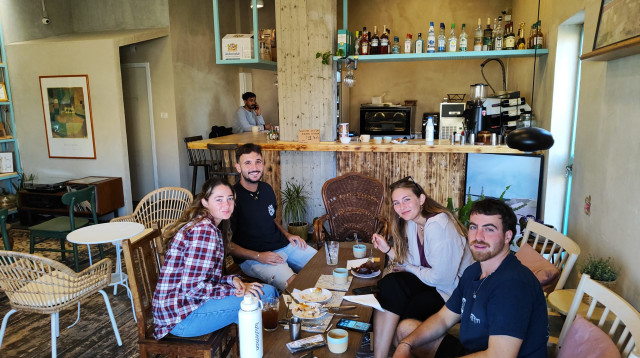 בר קפה וחצר תרבות באשלים  (צילום: באדיבות איילים)