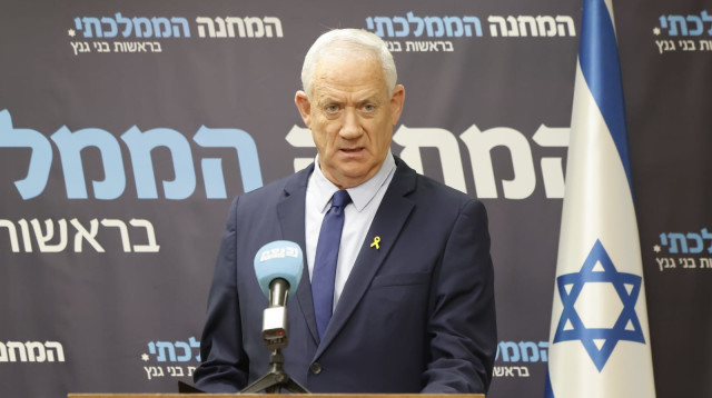 בני גנץ במסיבת עיתונאים (צילום: מארק ישראל סלם)