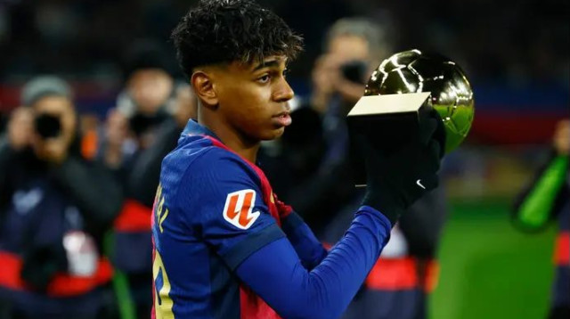 יורו, גולדן בוי והוא בקושי בן 17. לאמין ימאל (צילום: רויטרס)