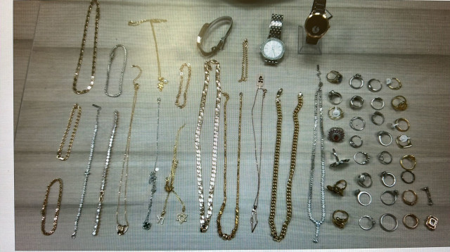 התכשיטים שנשדדו בחדרה (צילום: דוברות המשטרה)