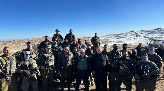 ראש הממשלה בנימין נתניהו והשר ישראל כ"ץ ברכס החרמון (צילום: תקשורת שר הביטחון)