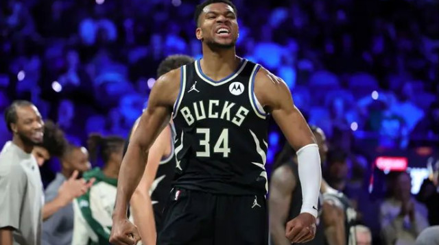 בלי שמפניה. יאניס (צילום: GettyImages)