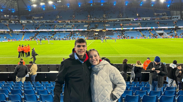 ארקיע הטיסה אותם לדרבי של מנצ'סטר – מאיה ואיל באיתיחאד (צילום: פרטי)