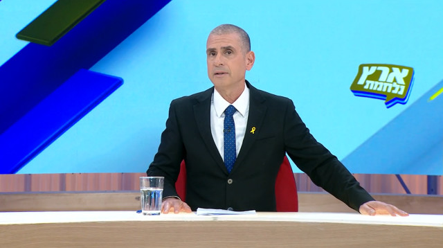 איל קיציס בארץ נהדרת (צילום: צילום מסך ערוץ 12)