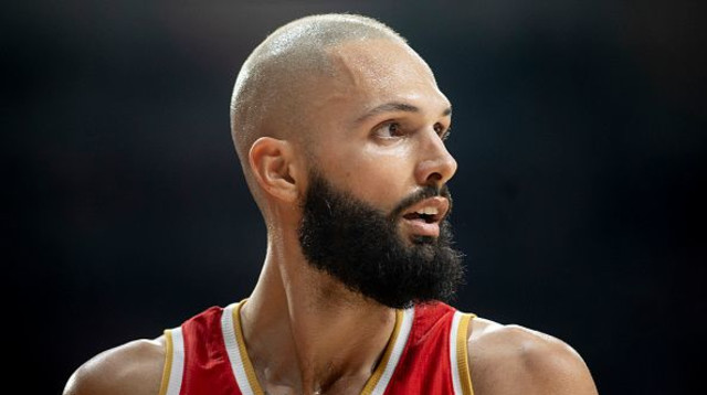 אוון פורנייה אולימפיאקוס (צילום: Panagiotis Moschandreou)