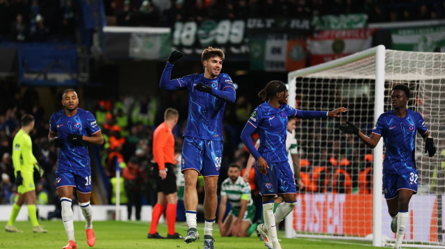 שחקני צ'לסי חוגגים עם מארק גיו (צילום: אימג'בנק  GettyImages, Richard Heathcote)