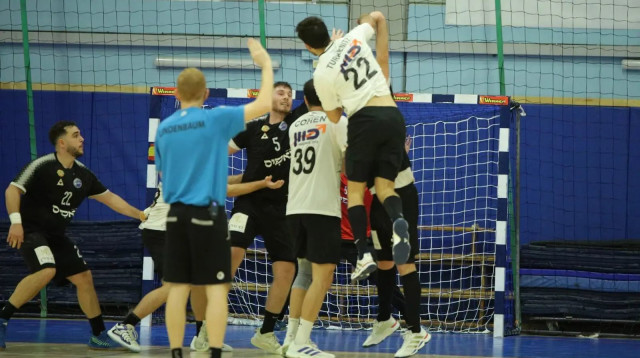 רם טורקניץ מרמת השרון מעל הגנת הרצליה (צילום: אתר רשמי, גיל שמאי)